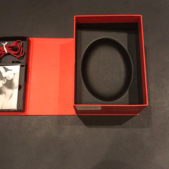 Beats Solo HD generation 1 wired headphones - Picture 3 of 8